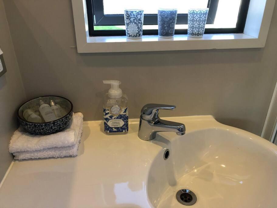 Private, Tasteful Studio Apartman Wanaka Kültér fotó